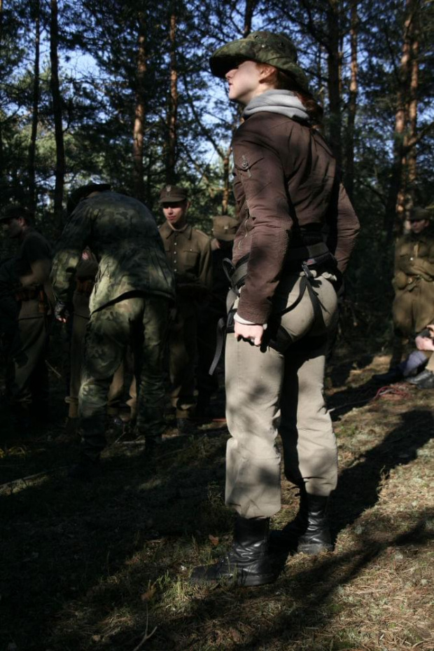 Trening dla Grup Rekonstrukcji Historycznych na poligonie w Toruniu z udziałem 82nd Airborne Division "PARAGLITE" w dniach 23-25 marca 2007 roku.