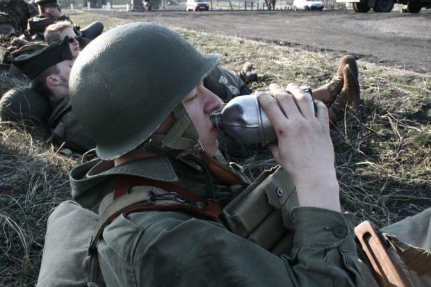 Trening dla Grup Rekonstrukcji Historycznych na poligonie w Toruniu z udziałem 82nd Airborne Division "PARAGLITE" w dniach 23-25 marca 2007 roku.