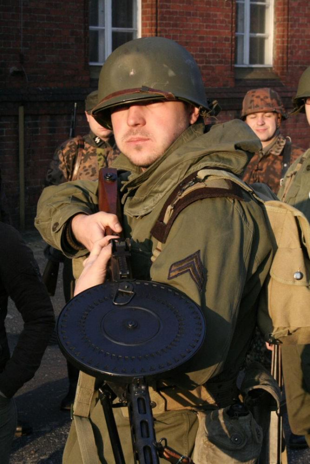 Trening dla Grup Rekonstrukcji Historycznych na poligonie w Toruniu z udziałem 82nd Airborne Division "PARAGLITE" w dniach 23-25 marca 2007 roku.