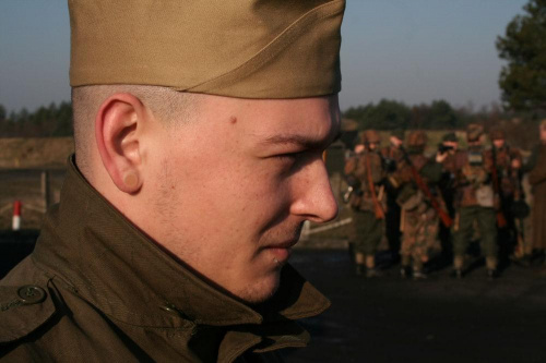 Trening dla Grup Rekonstrukcji Historycznych na poligonie w Toruniu z udziałem 82nd Airborne Division "PARAGLITE" w dniach 23-25 marca 2007 roku.