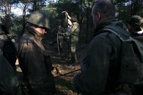 Trening dla Grup Rekonstrukcji Historycznych na poligonie w Toruniu z udziałem 82nd Airborne Division "PARAGLITE" w dniach 23-25 marca 2007 roku.