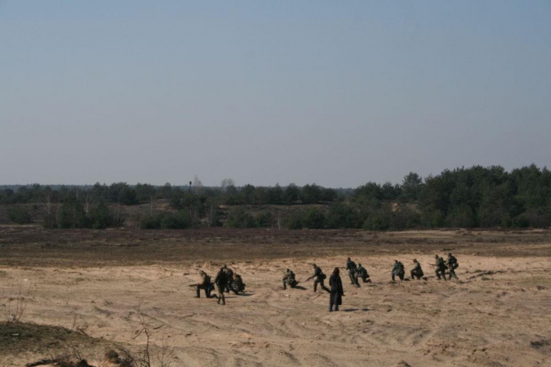 Trening dla Grup Rekonstrukcji Historycznych na poligonie w Toruniu z udziałem 82nd Airborne Division "PARAGLITE" w dniach 23-25 marca 2007 roku.