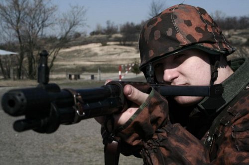 Trening dla Grup Rekonstrukcji Historycznych na poligonie w Toruniu z udziałem 82nd Airborne Division "PARAGLITE" w dniach 23-25 marca 2007 roku.