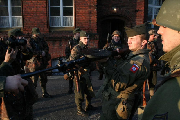 Trening dla Grup Rekonstrukcji Historycznych na poligonie w Toruniu z udziałem 82nd Airborne Division "PARAGLITE" w dniach 23-25 marca 2007 roku.