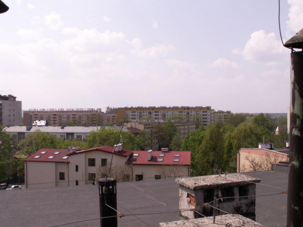 Widok dachu przy ul. Wrocławskiej, Kraków 2006 #dach #wrocławska #zakrzówek #kraków #widok #blok