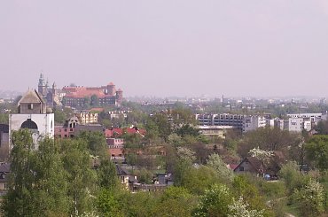 Widok ze skałek, na zakrzówku . Kraków 2006 #dach #skałki #zakrzówek #kraków #widok #blok