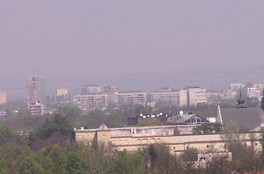 Widok ze skałek, na zakrzówku . Kraków 2006 #dach #skałki #zakrzówek #kraków #widok #blok