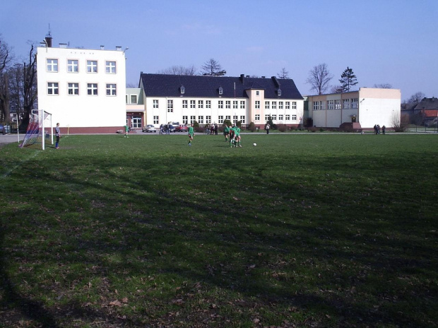 Szkoła podstawowa, gimnazjum, boisko, sztuczne boisko, amfiteatr. Bardzo ładne położenie. #Długomiłowice #dlugomilowice #szkoła #boisko #gimnazjum #podstawowa #nr2