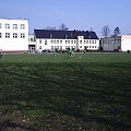 Szkoła podstawowa, gimnazjum, boisko, sztuczne boisko, amfiteatr. Bardzo ładne położenie. #Długomiłowice #dlugomilowice #szkoła #boisko #gimnazjum #podstawowa #nr2