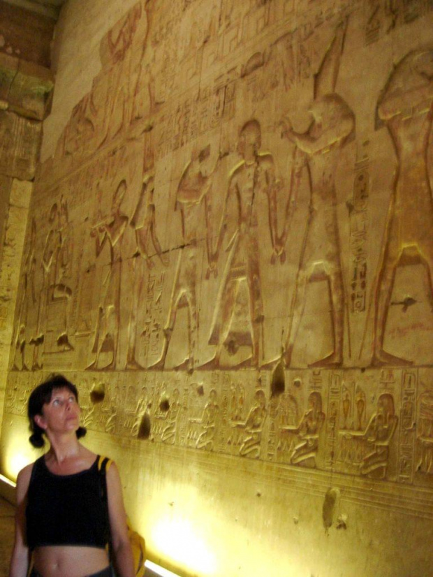 Abydos. Świątynia Ozyrysa (symbol Egiptu). Zbudowana przez Setiegol, i Ramzesall.