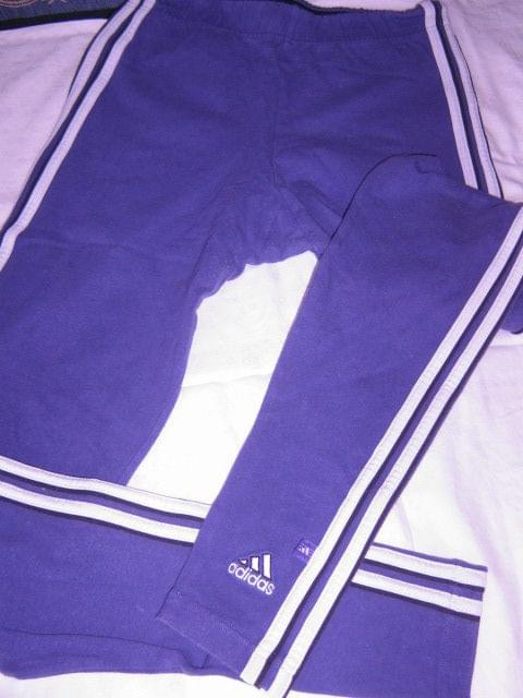 Fioletowe getry ADIDASA. Rozm oceniam na M stan. bdb (mało używane)
Wymiary bez rozciągania :
Szer. w pasie : 34 cm
szer. w udzie: 25 cm
całk. dł : 92 cm
dł od kroku w dół : 69 cm