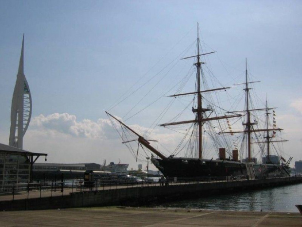 Portsmouth Wielka Brytania Okręty Marynarki Wojennej. Wieża widokowa Spinnaker Tower oraz Mzeum Morskie... polecam