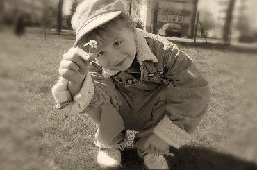 pierwszy dzień wiosny #baby #boys #chłopiec #dziecko #dzieci #family #humor #kids #króliczek #królik #oczy #przyjaciel #uśmiech #Wiosnakwiecień2007 #stokrotki